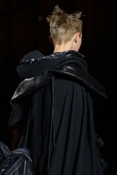 Look 60